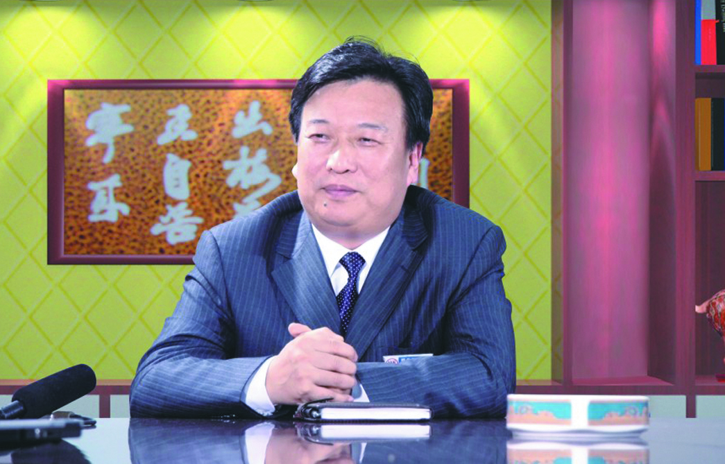 李萬(wàn)清與枝江市市長(zhǎng)余峰.jpg